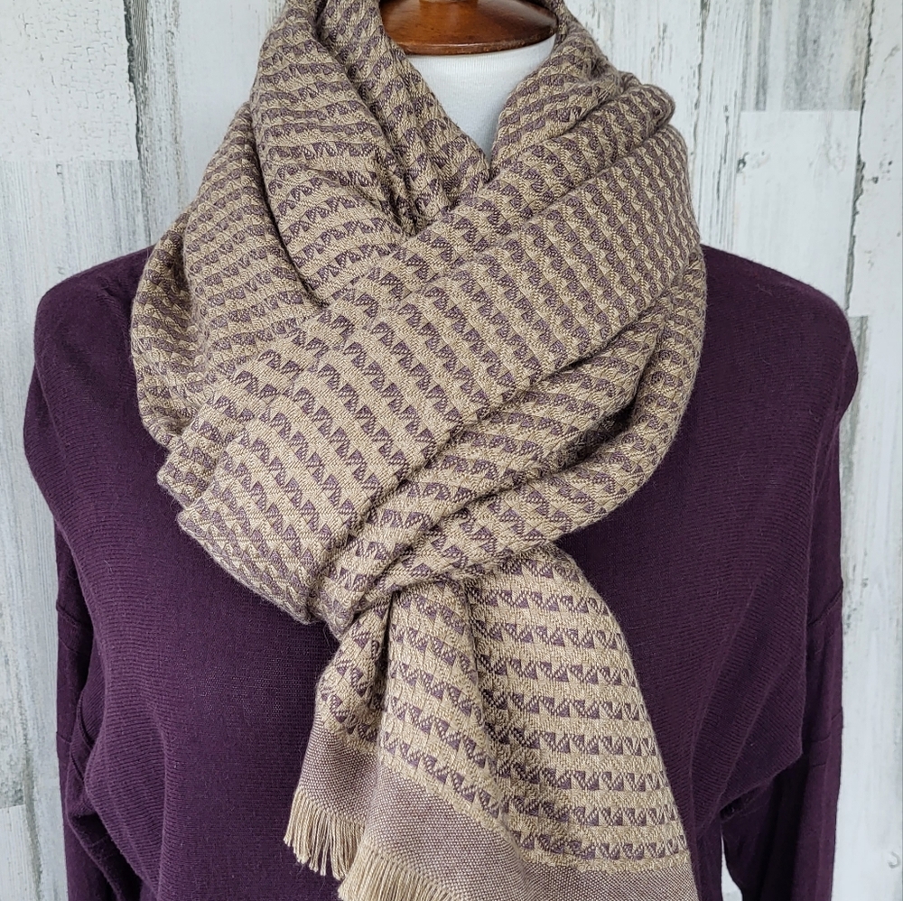 Scarf 33"Wx72L